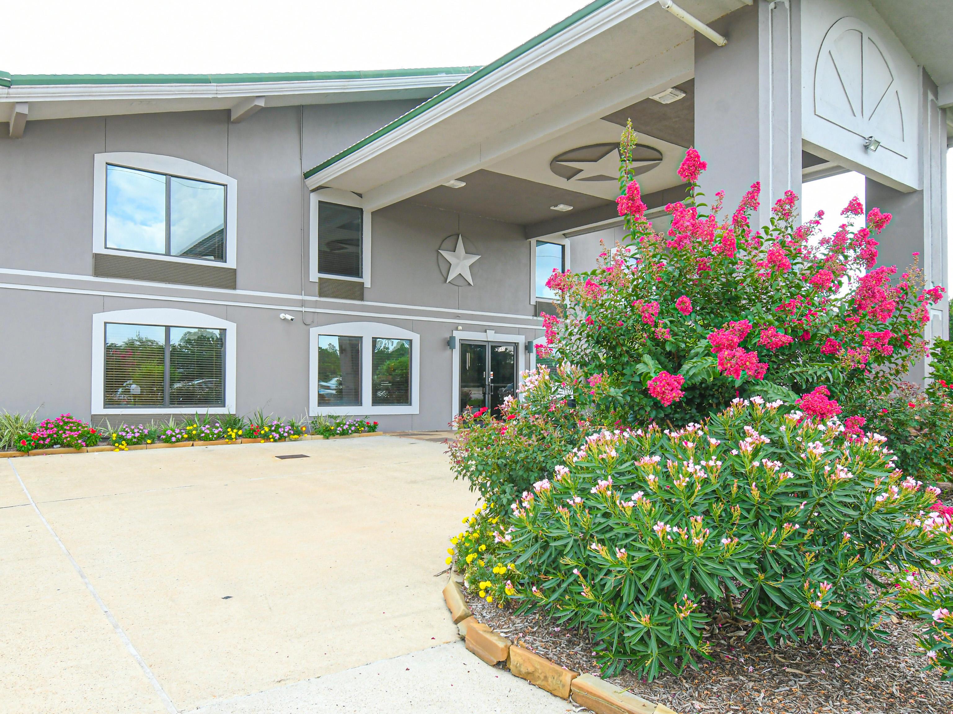 Oyo Hotel Shenandoah Woodlands Mall Exterior photo